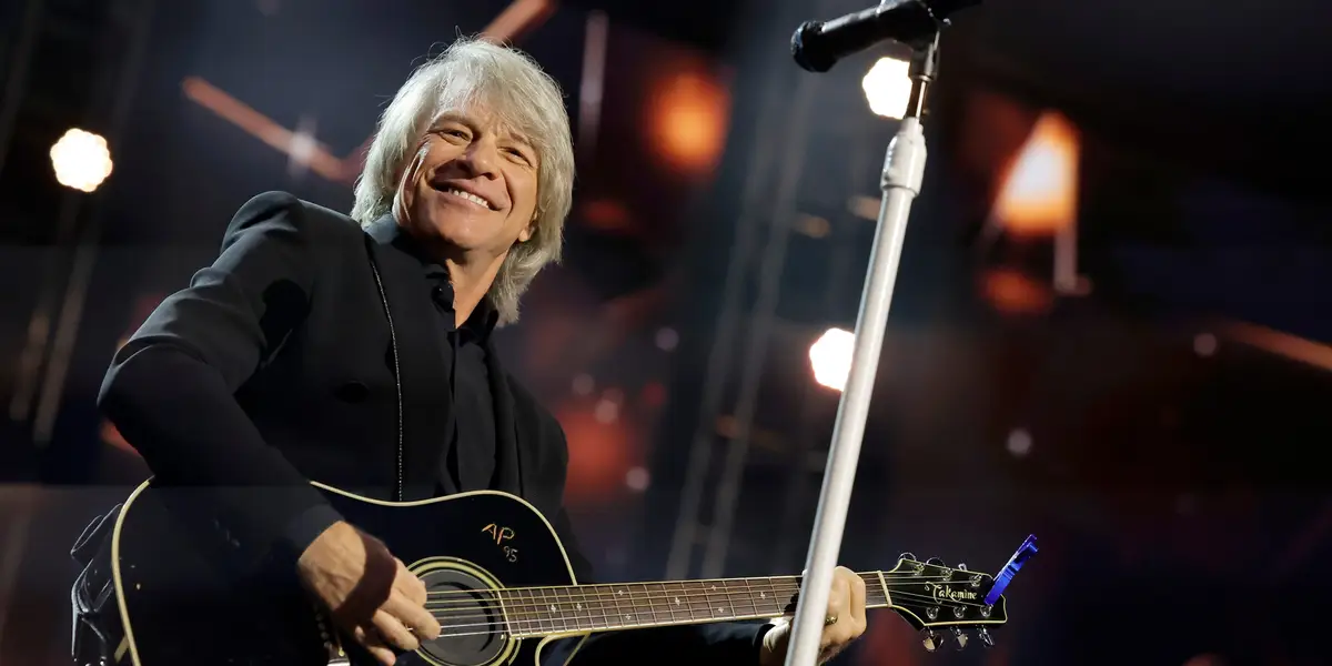 Bon Jovi says he would have stopped performing if his voice hadn't recovered 1 Bon Jovi says he would have stopped performing if his voice hadn't recovered