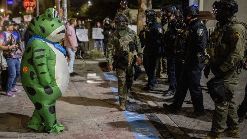 Frogs protest against MAGA media influencers: the information war on ICE in Portland and Chicago 1 Frogs protest against MAGA media influencers: the information war on ICE in Portland and Chicago