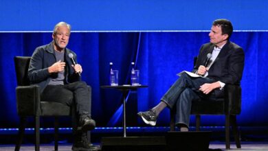 Jon Stewart says he wants to stay on 'Daily Show' and urges people to 'fight like hell'
