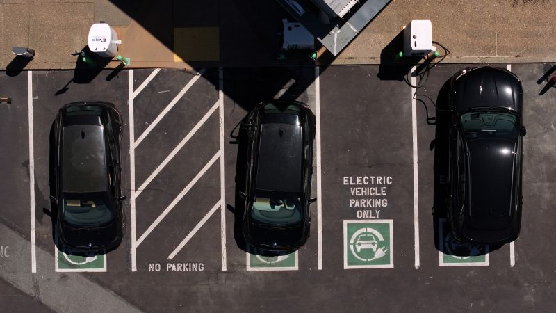 The future of electric vehicles in America looks bleak. But the auto industry isn't giving up 1 The future of electric vehicles in America looks bleak. But the auto industry isn't giving up